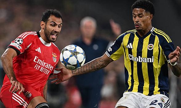Ảnh bài viết Fenerbahce của Mourinho bị Benfica 10 người cầm hòa sau tranh cãi VAR
