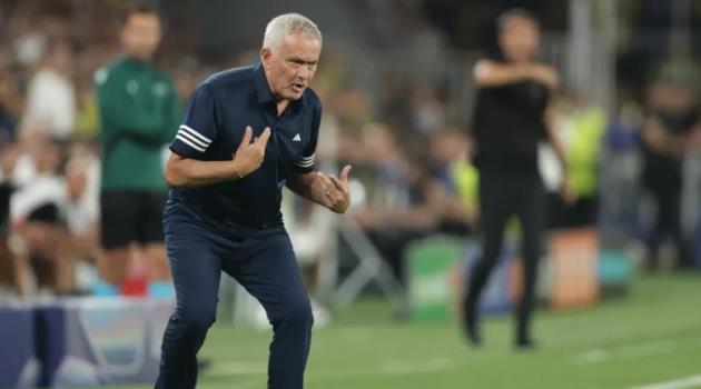 Mourinho dành lời khen ngợi cho lối chơi phòng ngự của Benfica.