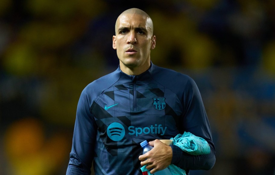Oriol Romeu đối diện viễn cảnh bị Barcelona thanh lý hợp đồng.