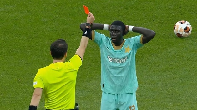 Ảnh bài viết Thẻ đỏ trong bóng đá: Khi nào bị phạt và có đá tiếp không?