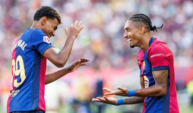 Lamine Yamal và Raphinha là cặp tiền đạo cánh hay nhất La Liga mùa vừa rồi.