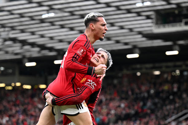 Ảnh bài viết Lời khuyên của Varane dành cho Mainoo sẽ khiến Antony và Garnacho nhìn lại bản thân