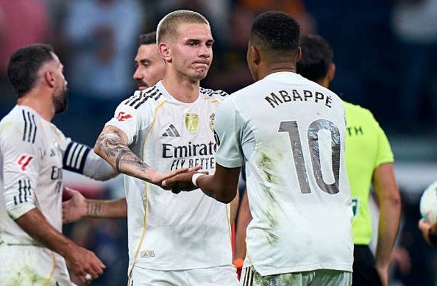 Mbappe đang thi đấu như một số 10.