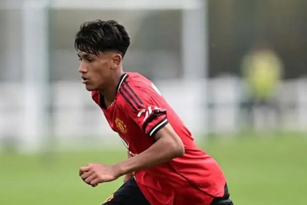 Ảnh bài viết Cầu thủ 14 tuổi sắp tập luyện cùng đội một MU