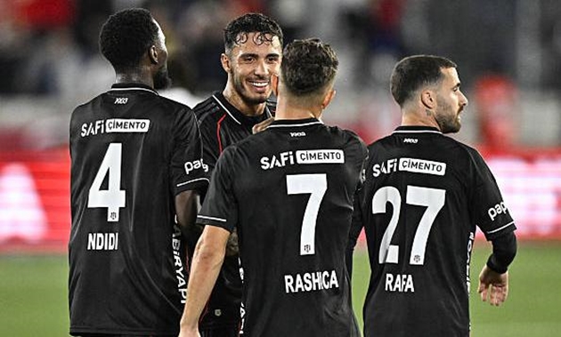 Besiktas bị Lausanne cầm hòa với tỷ số 1-1 trên đất Thụy Sĩ.