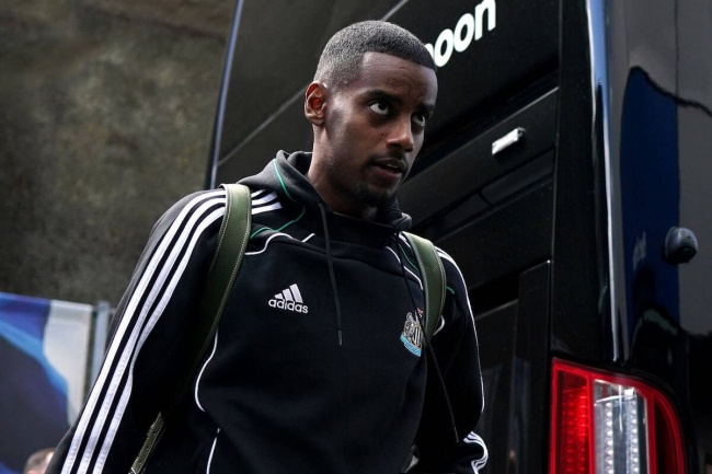 Liverpool theo đuổi Isak.