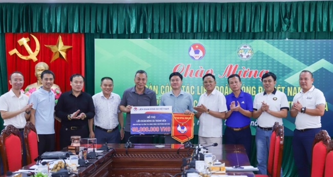 Đoàn công tác của VFF thăm Liên đoàn bóng đá Việt Nam.