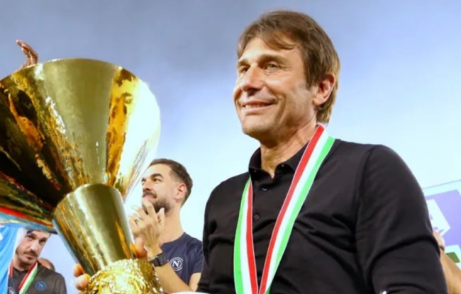 Napoli của Conte vô địch Serie A 2024/25.