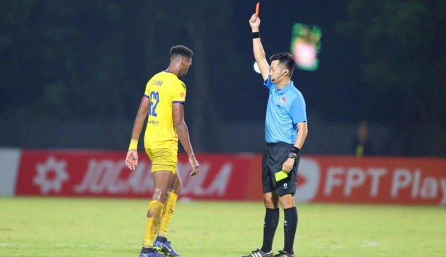 Sông Lam Nghệ An mất trụ cột Justin Julian Garcia ở trận đấu với Nam Định.