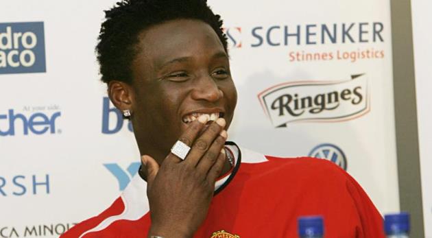 Obi Mikel đã mặc áo MU nhưng vẫn đến Chelsea vào phút cuối.