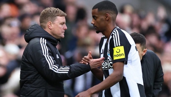 Ảnh bài viết Howe khẳng định 100% muốn Alexander Isak trở lại Newcastle