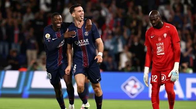 Niềm vui của Ruiz sau bàn thắng duy nhất của trận đấu.