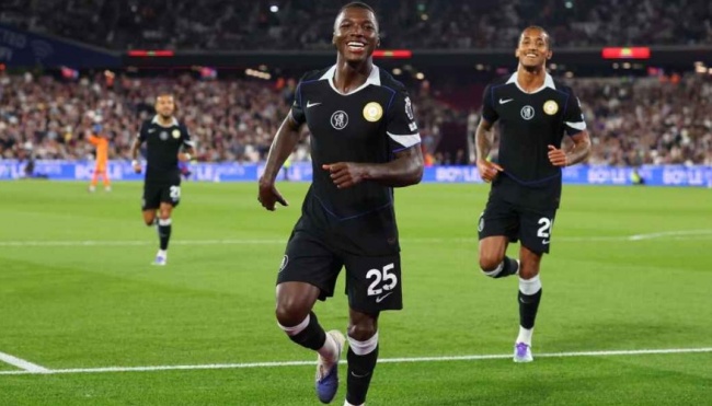 Moises Caicedo – 8/10: Năng nổ, tranh chấp quyết liệt, có bàn thắng sau sai lầm của Hermansen. Làm chủ tuyến giữa, hỗ trợ tấn công hiệu quả.