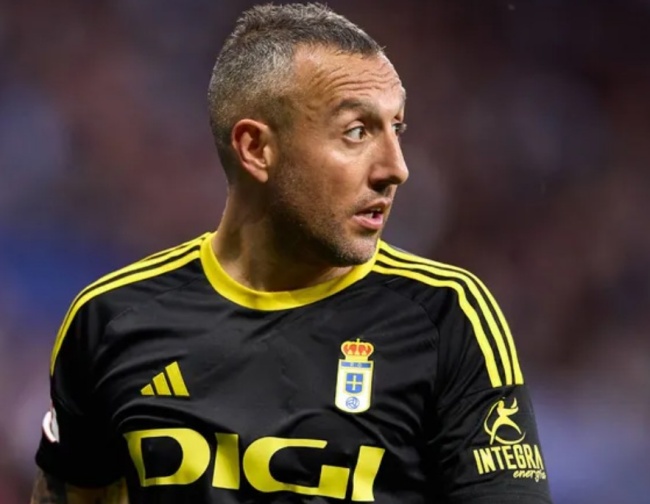 Lão tướng Cazorla của Oviedo.