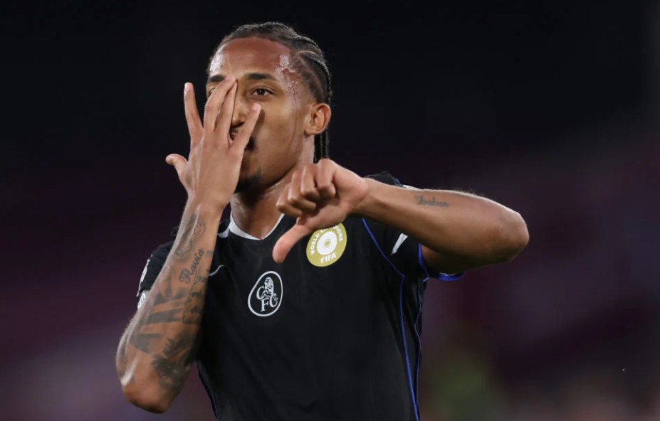Joao Pedro có màn trình diễn thăng hoa khi được HLV Enzo Maresca kéo xuống đảm nhận vai trò số 10.