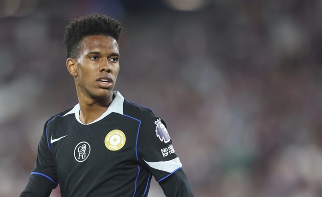 Estevao đã bất ngờ được trao cơ hội đá chính.