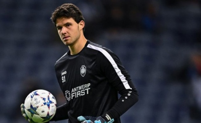 Ảnh bài viết Man Utd tiến gần đến thương vụ Senne Lammens