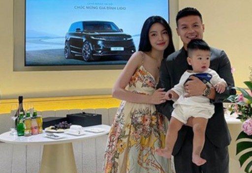 Tổ ấm hạnh phúc của tiền vệ Nguyễn Quang Hải. Ảnh: FBNV.