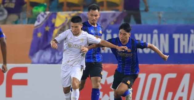 CLB Hà Nội khó khăn vượt qua HAGL trên sân nhà.
