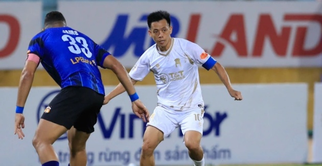 Hà Nội đưa được bóng vào lưới HAGL nhưng không được công nhận.
