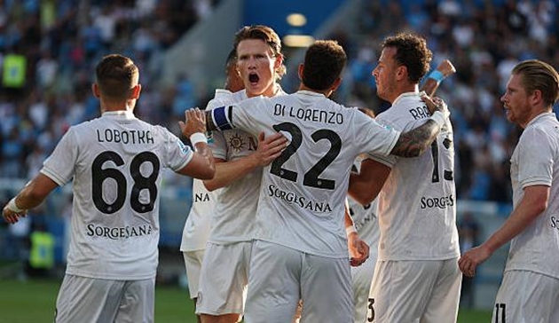 Napoli thắng dễ Sassuolo trên sân khách.