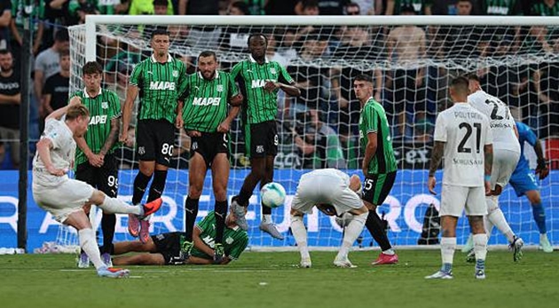 Kevin De Bruyne đóng góp 1 bàn thắng từ tình huống đá phạt.