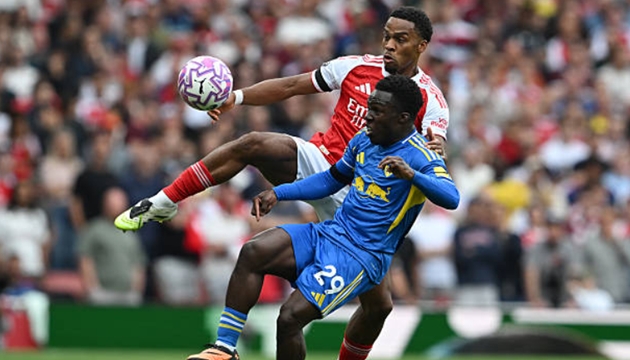 Jurrien Timber tỏa sáng trong chiến thắng đậm của Arsenal.