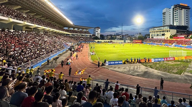 Ảnh bài viết Hình ảnh hiếm gặp ở V.League xuất hiện trên sân Ninh Bình