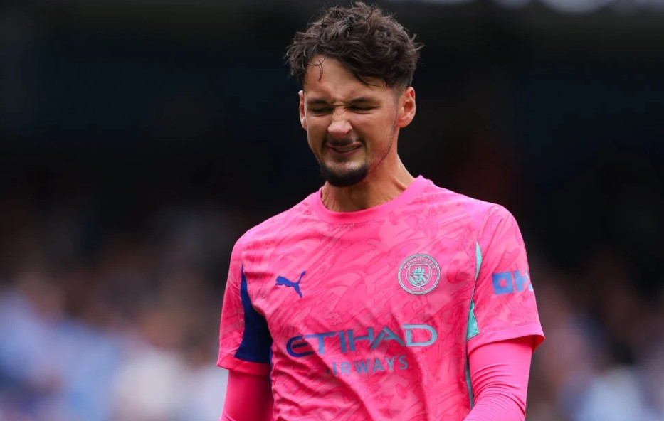 James Trafford có màn thể hiện thảm họa.