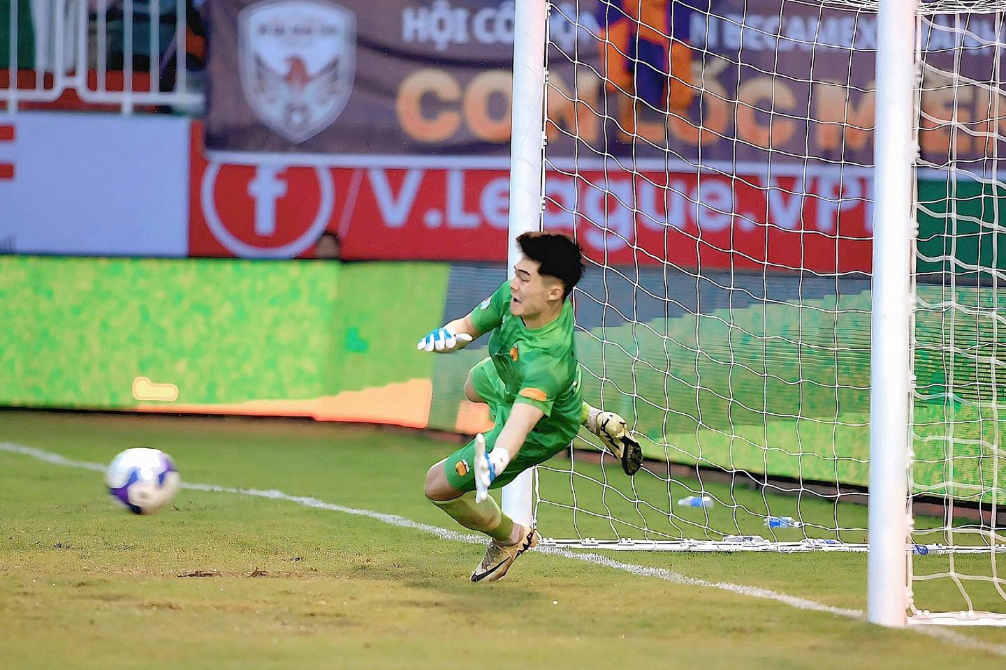 Trần Trung Kiên có trận đấu xuất sắc. Ảnh: HAGL FC.