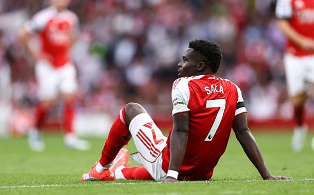 Bukayo Saka dính chấn thương ở trận đấu với Leeds United.