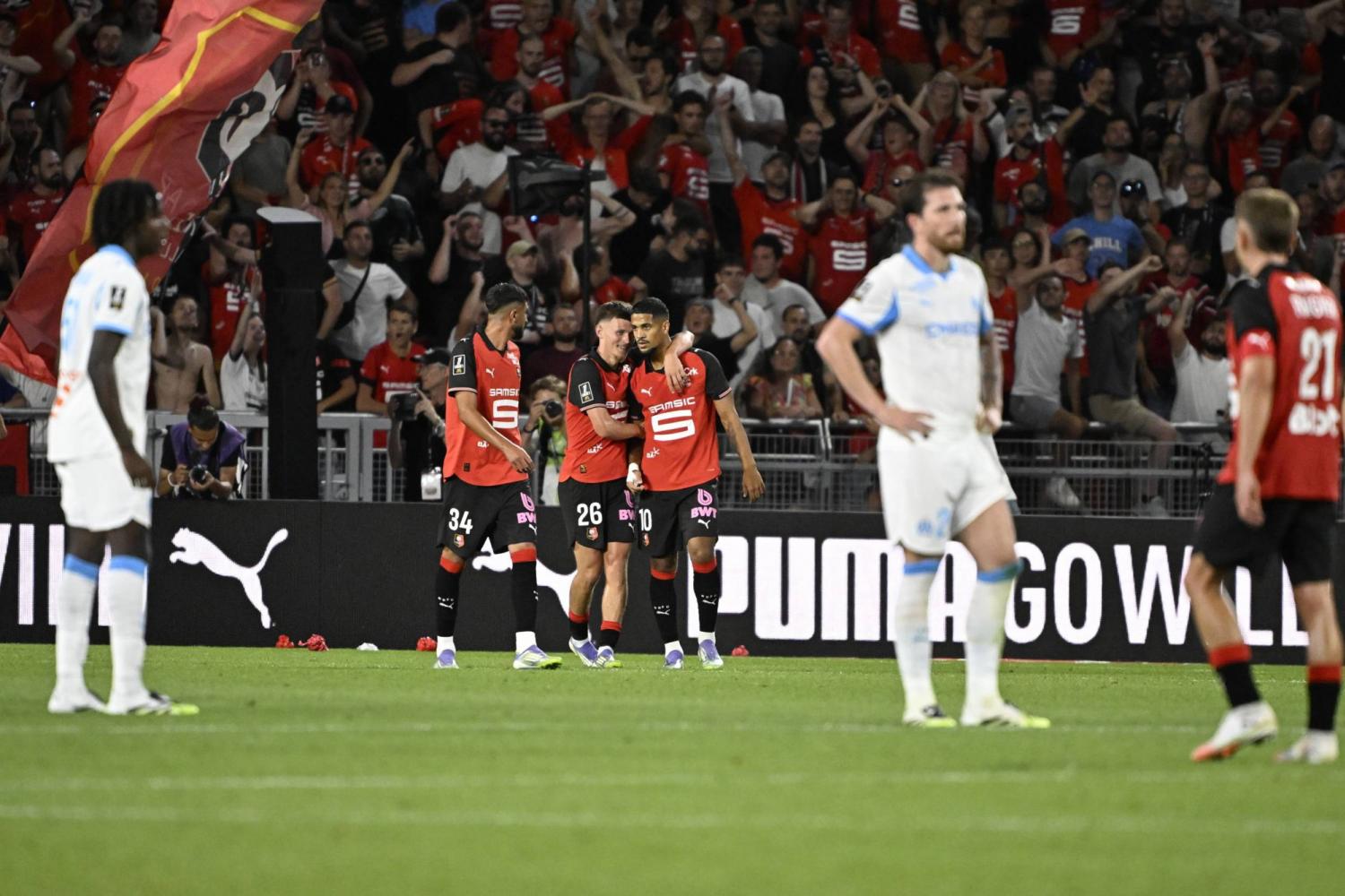 Marseille để thua Rennes trong khi thi đấu hơn người