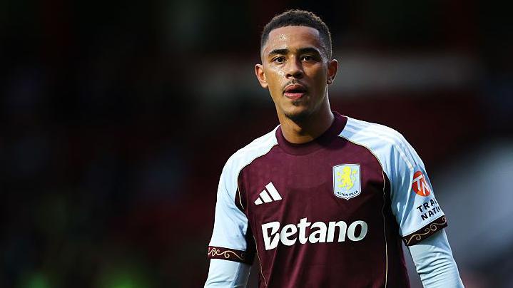 Aston Villa sẽ phải sốt sắng đi tìm nhà tài trợ thay thế