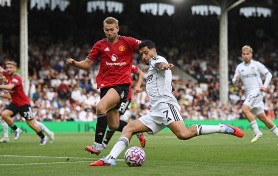 Matthijs de Ligt (7.0/10):  Thực hiện một số pha đánh đầu giải nguy xuất sắc trong vòng cấm, nhưng có thể làm tốt hơn trong bàn thua của đội nhà.