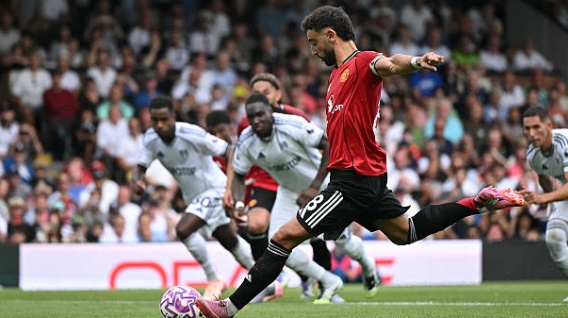Bruno Fernandes (6.4/10):  Thực hiện một quả phạt đền tệ hại đưa bóng vọt xà và không theo kèm đối phương trong bàn thua của Fulham. Một ngày đáng quên của  đội trưởng người Bồ Đào Nha.