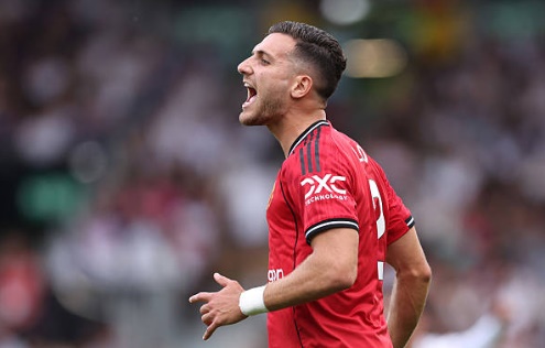Diogo Dalot (6.1/10):  Mắc sai lầm không đáng có với một pha chạm bóng cẩu thả, trực tiếp dẫn đến bàn gỡ hòa của Fulham.