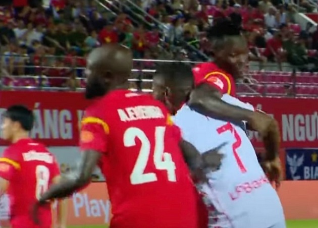 Ảnh bài viết Luật IFAB lý giải vì sao PVF-CAND không bị thổi phạt đền