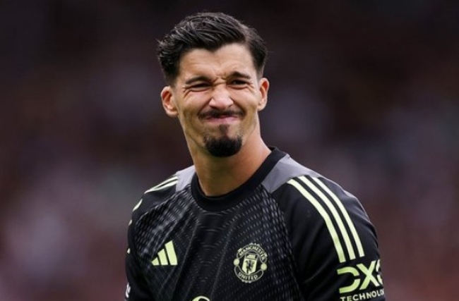 Ảnh bài viết Altay Bayindir gửi thông điệp đến CĐV Man Utd