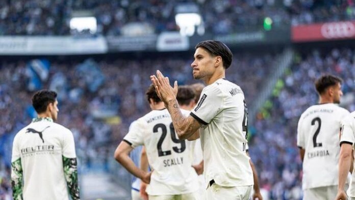 Diks đã ra mắt Bundesliga.