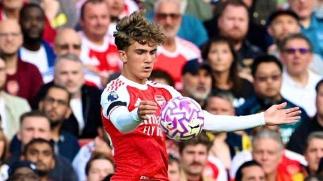 Max Dowman trong màu áo Arsenal.