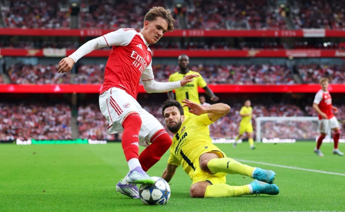 Dowman là ngọc quý của Arsenal.