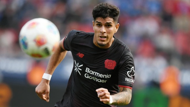 Arsenal lên kế hoạch chiêu mộ Piero Hincapie hè này.