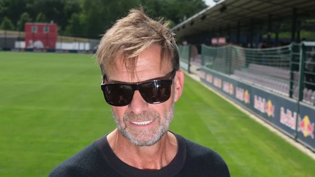 Klopp vừa họp với đội ngũ ở Leipzig sau thất bại thảm hại trước Bayern.