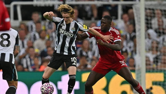 Ảnh bài viết Chris Sutton gọi màn trình diễn của Konate là "thảm họa" sau trận Newcastle