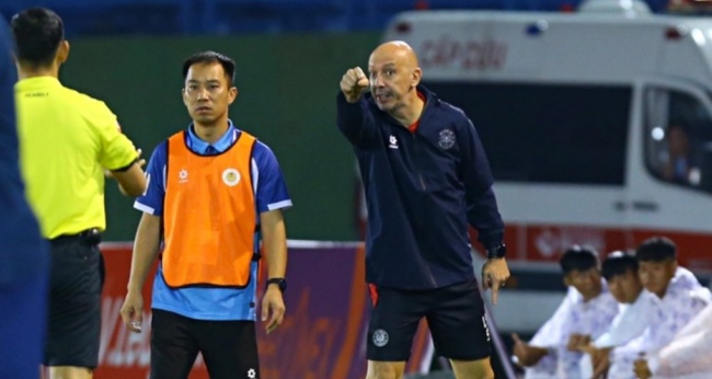 Trợ lý HLV Luis Viegas của CAHN.