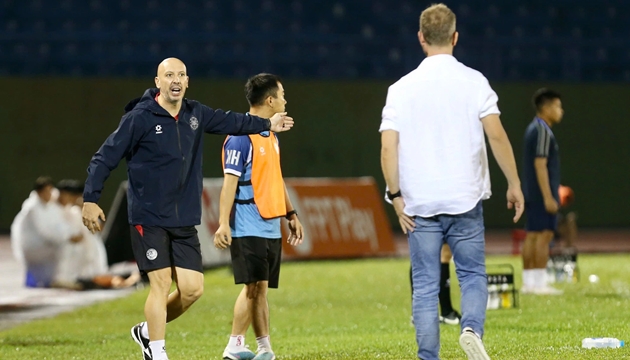 Công An Hà Nội vướng hình ảnh gây tranh cãi.