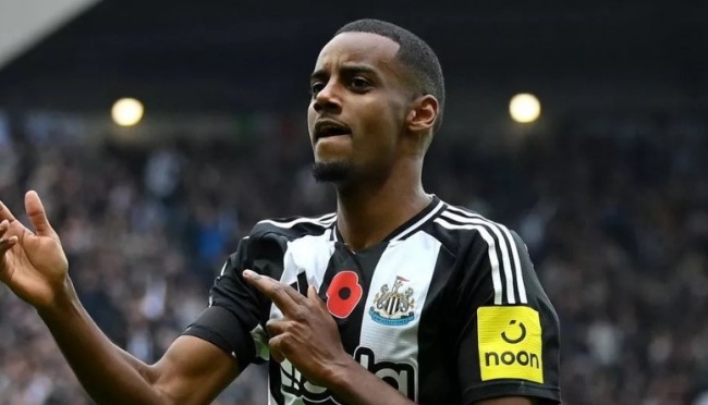 Ảnh bài viết Ban lãnh đạo Newcastle đến tận nhà riêng thuyết phục Isak