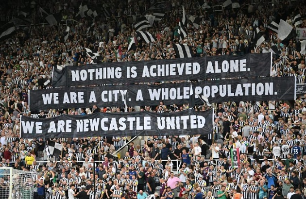 Newcastle chơi hơn 100% sức lực dưới sự cổ vũ cuồng nhiệt của khán giả nhà.