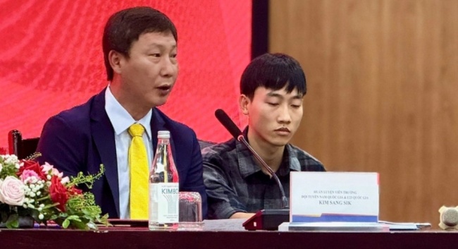 Ảnh bài viết HLV Kim Sang-sik: "Chúng tôi sẽ thử nghiệm Trần Thành Trung"