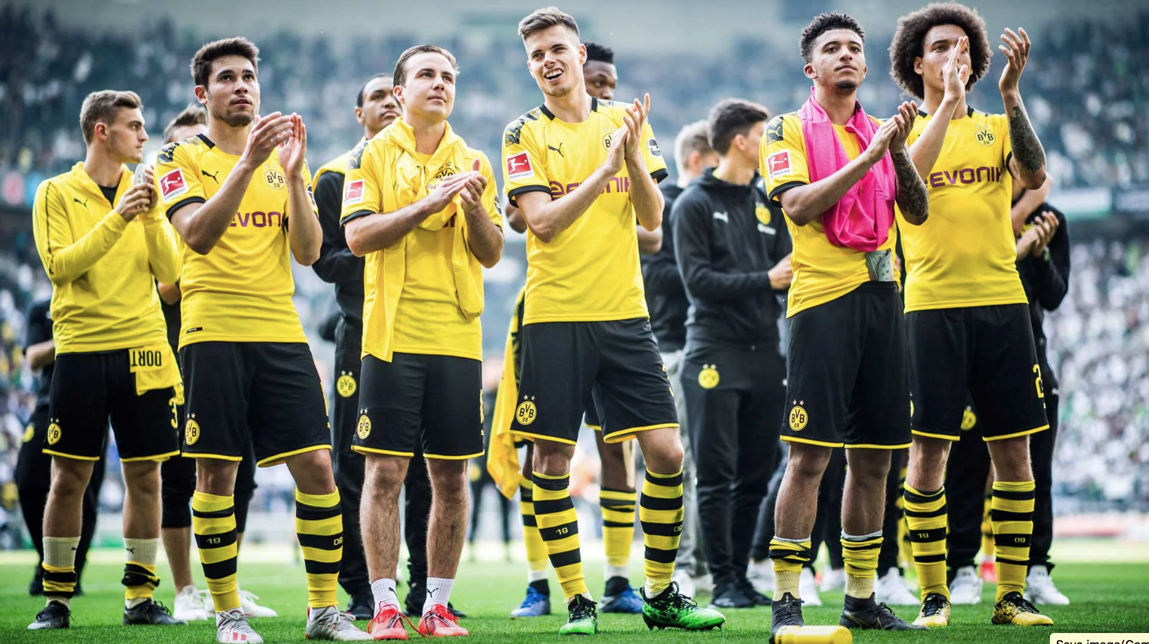 Dortmund gắn liền với màu sắc vàng đen quen thuộc